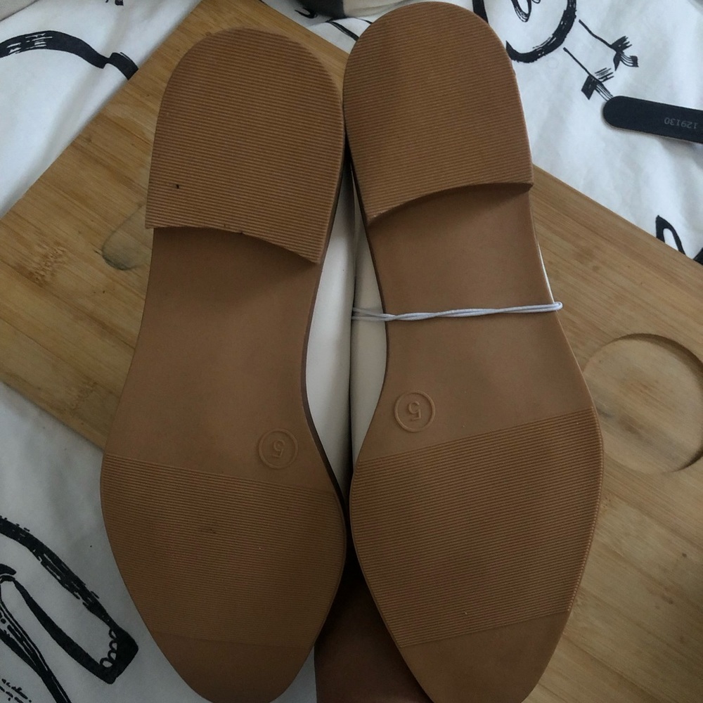 White clogs - Picture 2 of 2